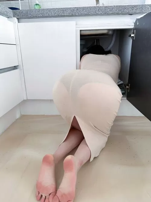 무언가 갈구하는 뒤태